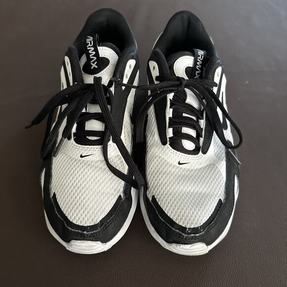 Nike Women's Size 9 Air Max Bolt White/Black Running Shoes CU4152-101 - Picture 1 of 13